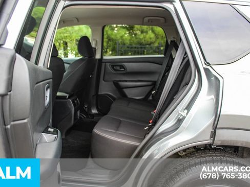 Used 2024 Nissan Rogue S FWD image 17