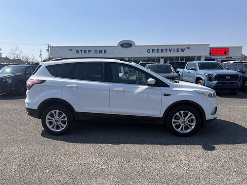 Used 2018 Ford Escape SE image 4