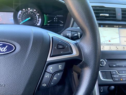 Used 2018 Ford Fusion SE w/ Fusion SE Technology Package FWD image 20