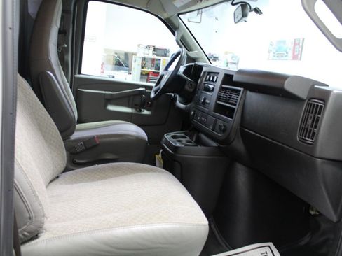Used 2020 Chevrolet Express 2500 RWD image 19
