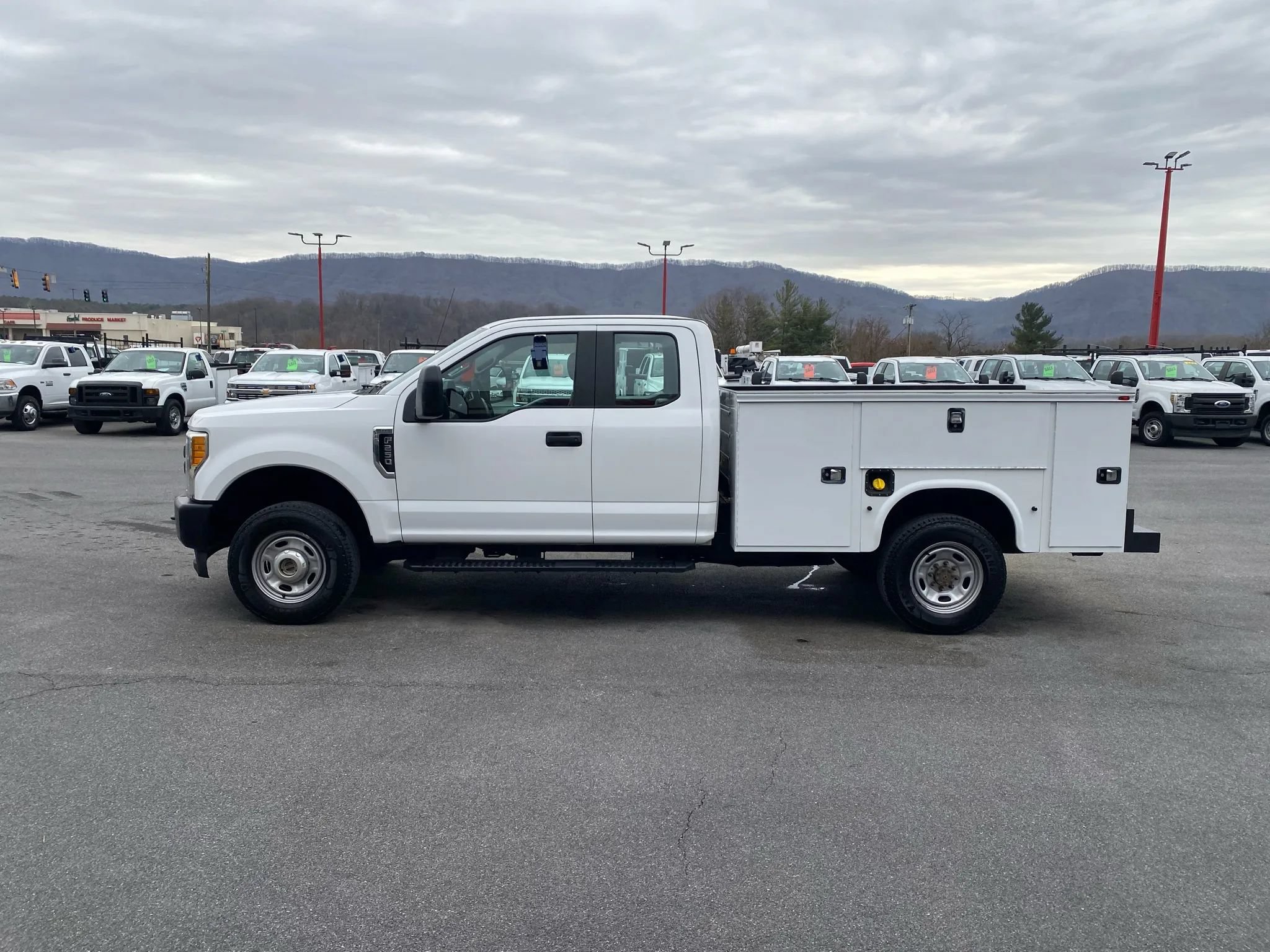 Used 2017 Ford F250 4x4 SuperCab Super Duty image 5