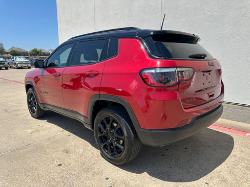 Used 2024 Jeep Compass Latitude w/ Altitude Special Edition AWD/4WD image 5