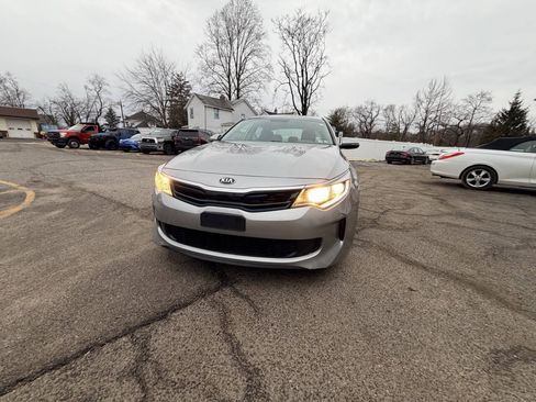Used 2017 Kia Optima EX FWD image 2