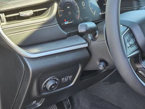 Used 2023 Jeep Grand Cherokee Limited w/ Luxury Tech Group II AWD/4WD image 19