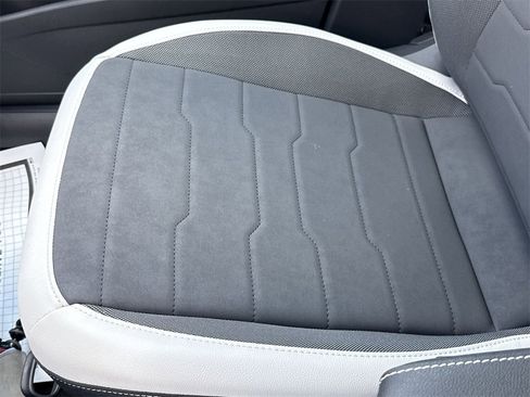 New 2025 Volkswagen Taos SE image 41