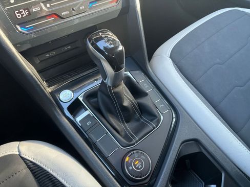 Used 2025 Volkswagen Taos SE image 41