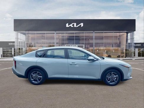 New 2026 Kia K4 LXS image 9