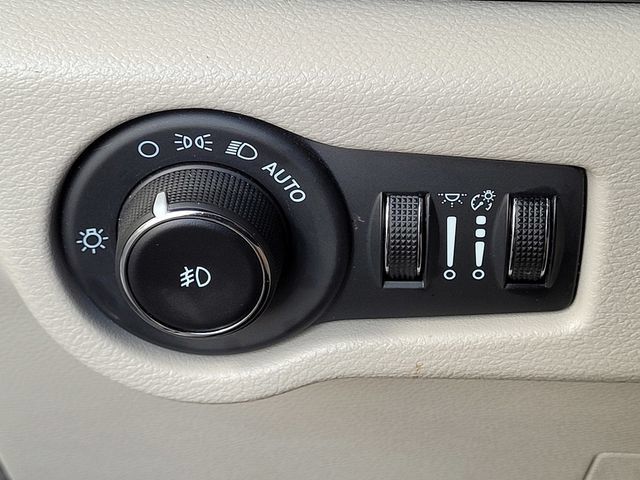Used 2023 Chrysler Pacifica Touring-L FWD image 14