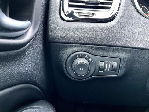 Used 2018 Jeep Compass Latitude w/ Popular Equipment Group AWD/4WD image 16