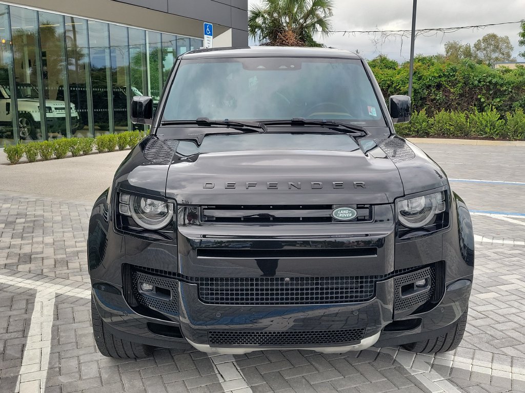 Used 2025 Land Rover Defender 110 X AWD/4WD image 8