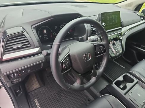 Used 2025 Honda Odyssey Touring image 16
