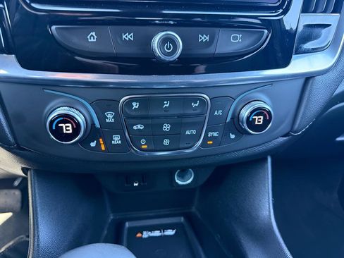 Used 2023 Chevrolet Traverse LT AWD/4WD image 38