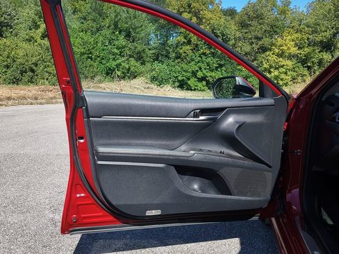 Used 2021 Toyota Camry XSE image 19