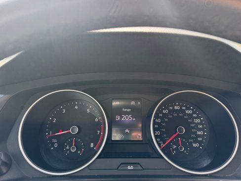 Used 2020 Volkswagen Tiguan SE w/ Panoramic Sunroof Package FWD image 10