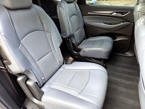 Used 2020 Buick Enclave Essence image 19