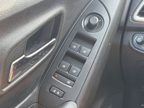 Used 2019 Chevrolet Trax LT w/ Sun & Sound Package FWD image 29
