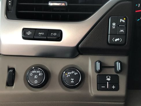 Used 2017 Chevrolet Tahoe Premier AWD/4WD image 37