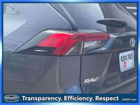 Used 2025 Toyota RAV4 XLE AWD/4WD image 9