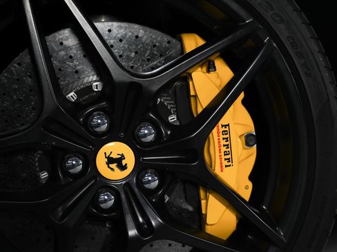 Used 2016 Ferrari California T RWD image 18
