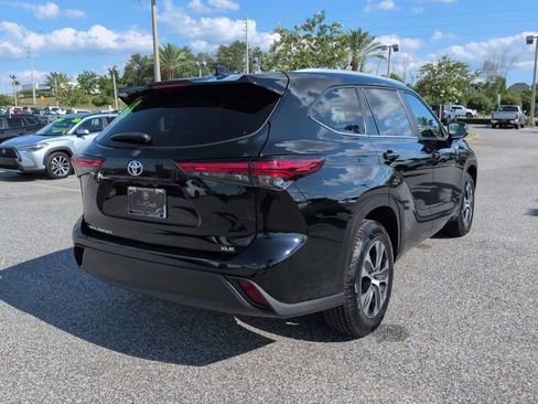 Used 2023 Toyota Highlander XLE FWD image 4