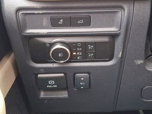 Used 2024 Ford Expedition Limited AWD/4WD image 25