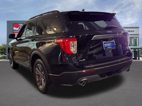 Used 2023 Ford Explorer XLT w/ Equipment Group 202A AWD/4WD image 3