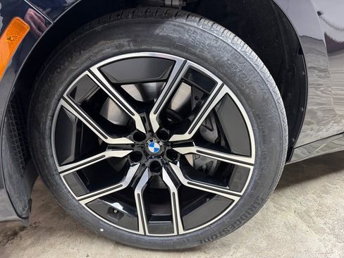 Certified 2025 BMW 760i xDrive image 28