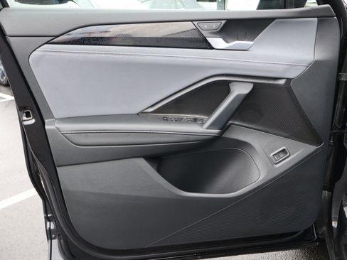 Certified 2025 Volkswagen Tiguan SE R-Line image 13