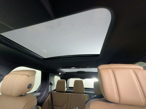 New 2026 Land Rover Discovery Limited Edition image 17