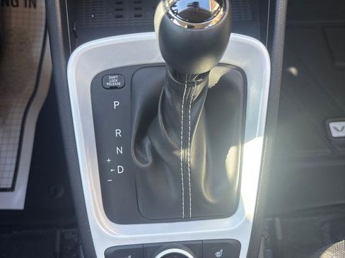 Used 2025 Hyundai Venue Limited image 22