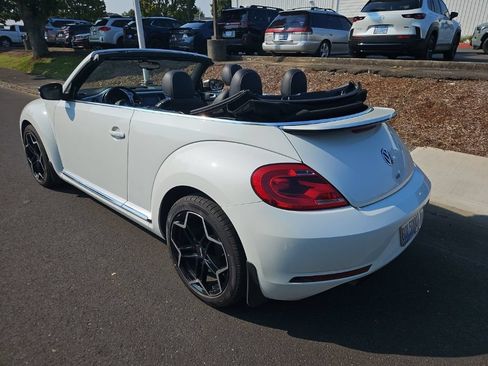 Used 2014 Volkswagen Beetle TDI FWD image 3