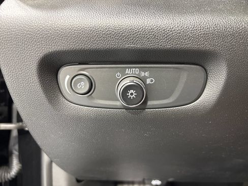 Used 2023 Chevrolet Traverse LT AWD/4WD image 28
