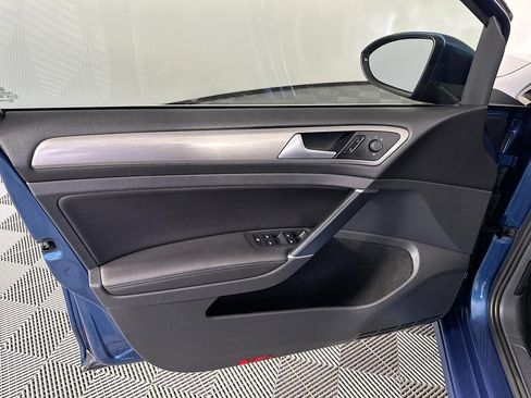 Used 2017 Volkswagen Golf SportWagen FWD image 19