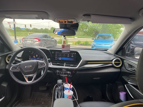 Used 2025 Chevrolet Trax ACTIV w/ Driver Confidence Package FWD image 5