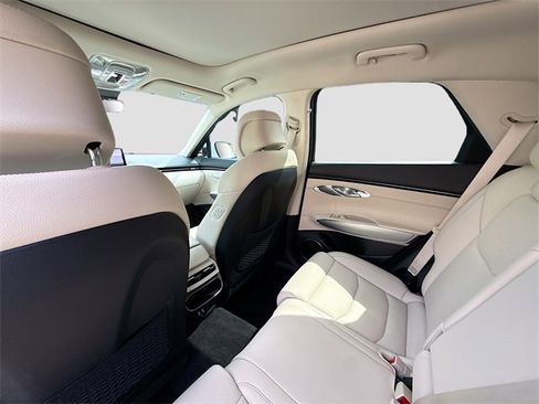 Used 2024 Genesis GV70 2.5T w/ Select Package image 24