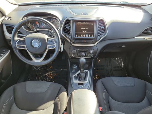 Used 2017 Jeep Cherokee Latitude w/ Cold Weather Group image 18