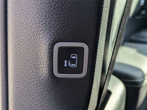 New 2025 Chrysler Voyager LX image 20