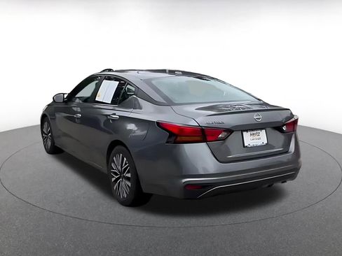 Used 2025 Nissan Altima 2.5 SV FWD image 11