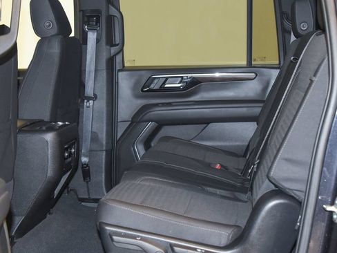 Used 2025 Chevrolet Suburban LS AWD/4WD image 9