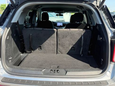 Used 2023 Ford Explorer XLT AWD/4WD image 27