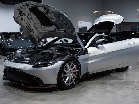 Used 2019 Aston Martin V8 Vantage Coupe RWD image 31