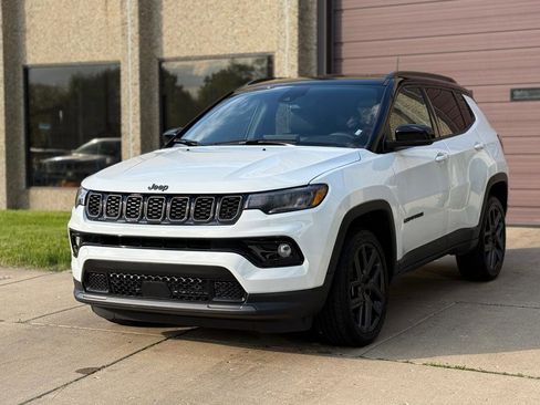Used 2026 Jeep Compass Limited AWD/4WD image 3