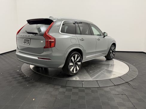 Certified 2024 Volvo XC90 T8 Plus AWD/4WD image 7