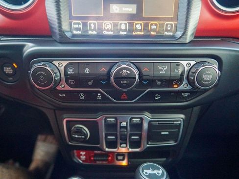 Used 2018 Jeep Wrangler Unlimited Rubicon w/ Dual Top Group AWD/4WD image 26