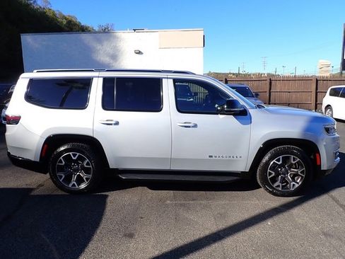 Used 2023 Jeep Wagoneer Series III w/ Preferred Equipment Group image 8