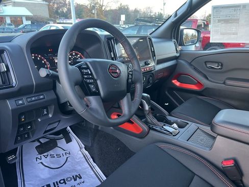 New 2025 Nissan Frontier PRO-4X w/ Pro Convenience Package image 10