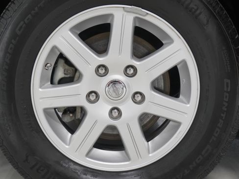 Used 2010 Chrysler Town & Country Touring image 26