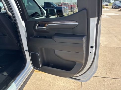 Used 2025 Chevrolet Silverado 1500 LT w/ Work Truck Package AWD/4WD image 18