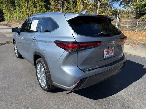 Used 2023 Toyota Highlander L image 3