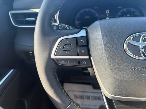 Used 2024 Toyota Highlander Platinum AWD/4WD image 39